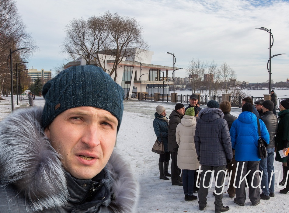 Посещение новостроек  г. Н-Тагила группой из Екатеринбурга.

- Впечатляет госпиталь Тетюхина, - рассказал Николай Сметанин, председатель комитета по строительству администрации города Екатеринбурга. – Все собрано в одном месте. Лично я подобные лечебные комплексы видел только за рубежом. Госпиталь построен по всем мировым стандартам. И нисколько им не уступает. В Екатеринбурге, к сожалению, в последнее время такие объекты не строились. Проблема в финансировании. Есть отдельные объекты, но это далеко не тагильский комплекс.
Понравилась набережная, видно хорошее качество исполнения. Заметно, к делу подошли с душой все, кто участвовал в реконструкции. В итоге получили достойный объект, который, наверное, будет служить тагильчанам не одно десятилетие, это так называемый вклад на века для нескольких поколений горожан.