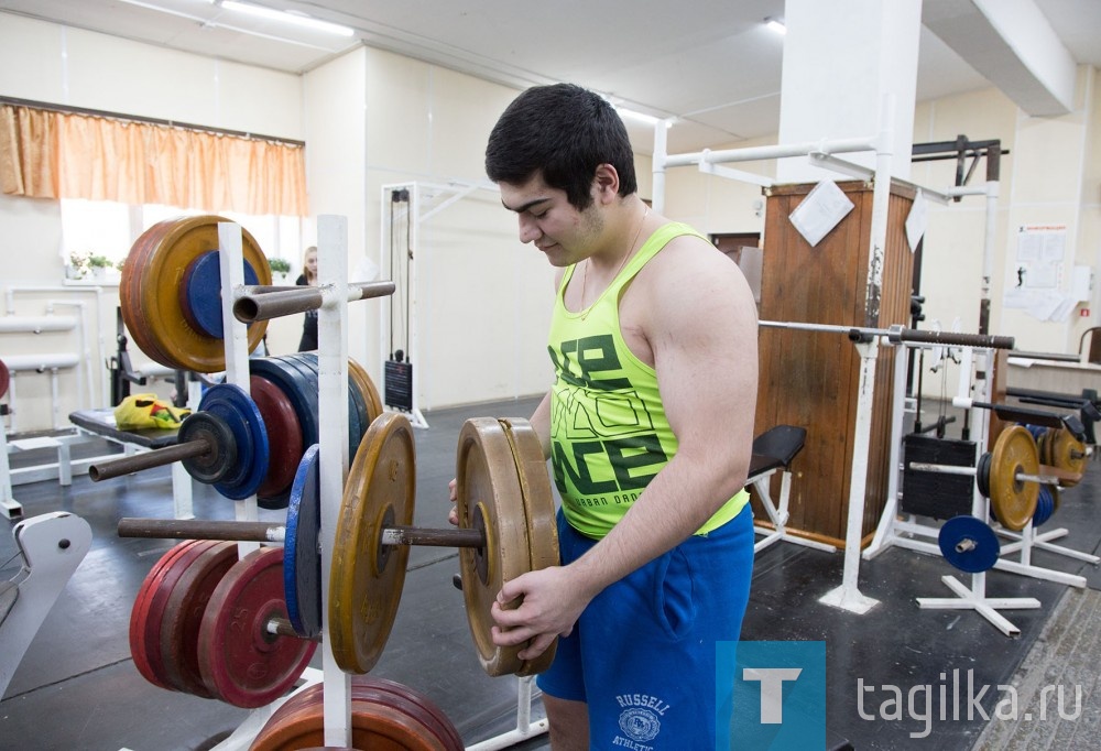 Тагильские спортсмены завоевали путевки на первенство мира по жиму штанги лежа