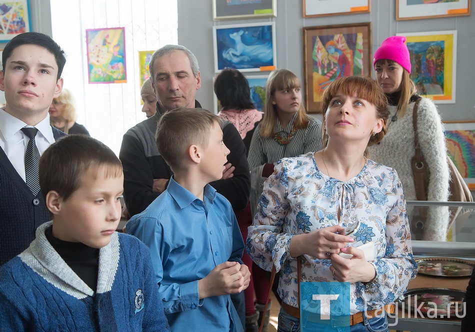 «Цвет – Свет – Творчество». Две выставки, четыре зала.