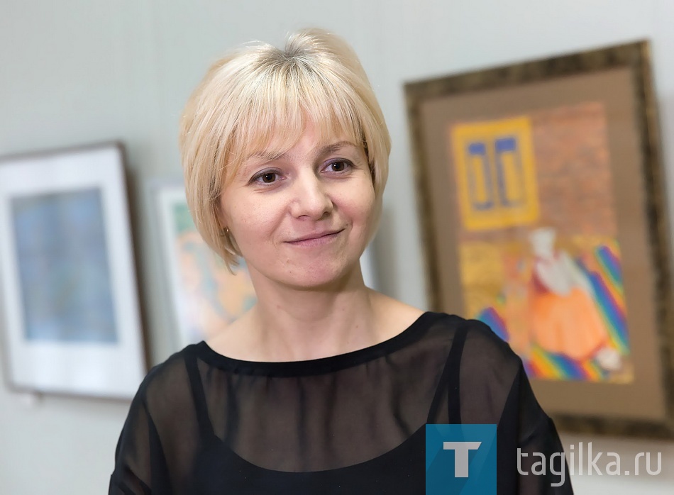 Идея принадлежит Владими-
ру Капкану, который в течение
многих лет возглавлял управ-
ление культуры администрации
города. Тему долго не выбира-
ли, решив, что детские работы
должны быть посвящены род-
ному Уралу. На выставке «Та-
инственная красота Рифейских
гор» представлены 70 произве-
дений юных художников. 