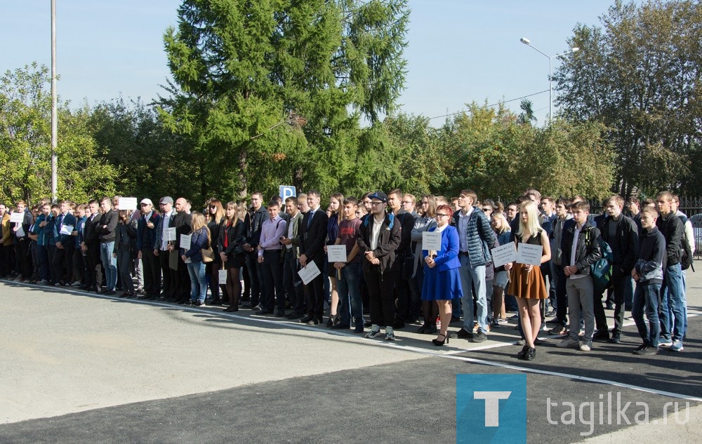 Торжественная линейка в честь начала учебного года в Нижнетагильском филиале УрФУ