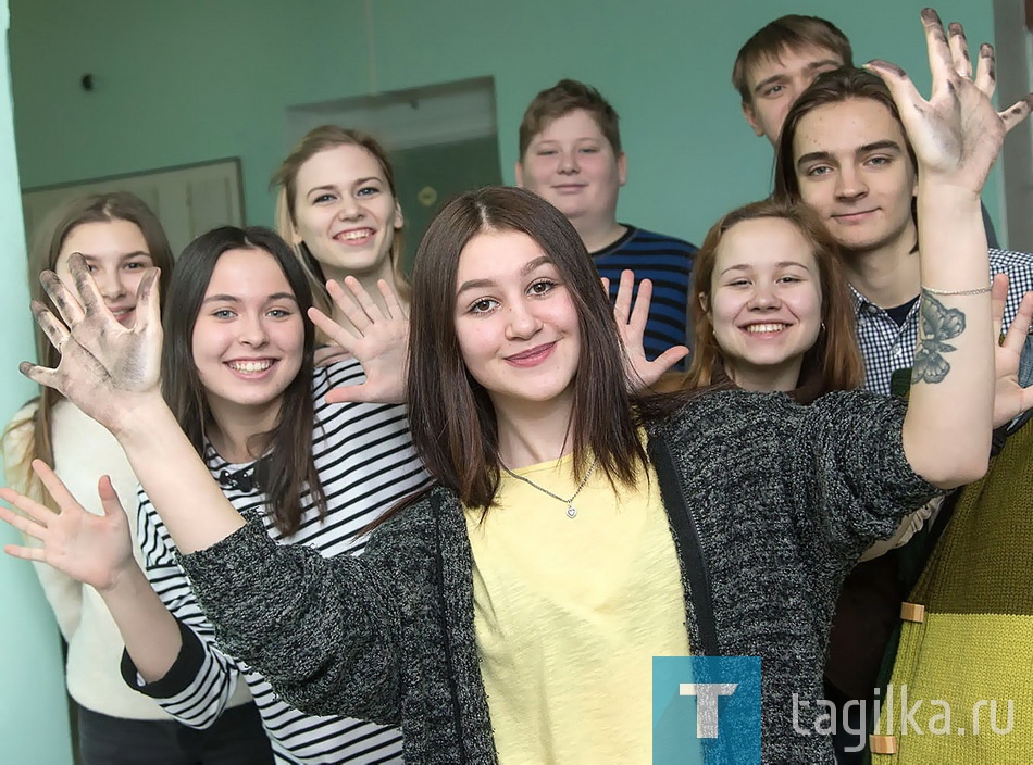 Студенты-театралы. В центре – Маша Резникова.