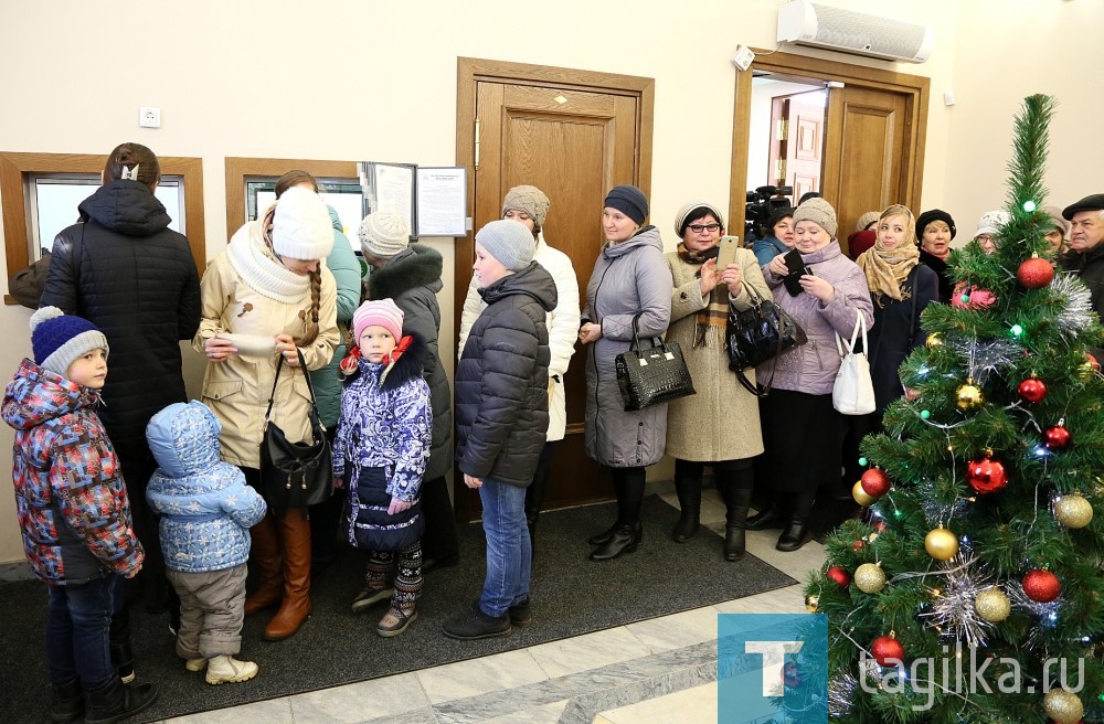 Налетай , торопись, покупай... билеты на елку в драматический театр для своих детей