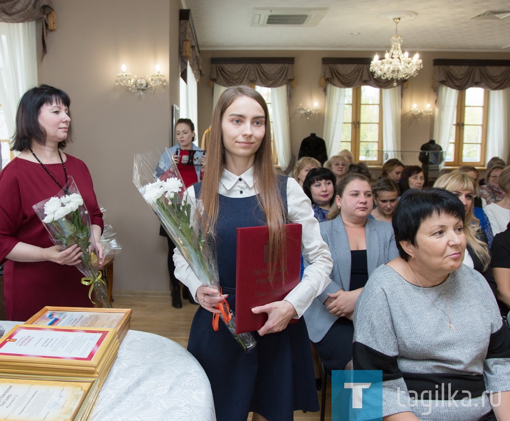 Наградили лучших воспитателей города