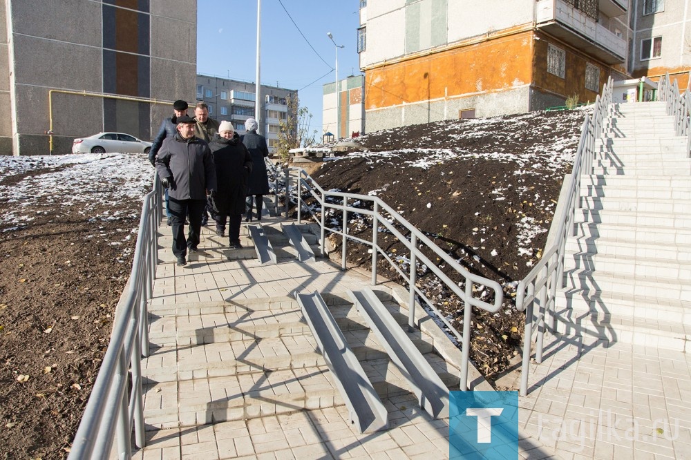 Сегодня торжественно открылся обновленный двор домов на улице Нижней Черепанова №13, 15, 9,11,17,19, 21