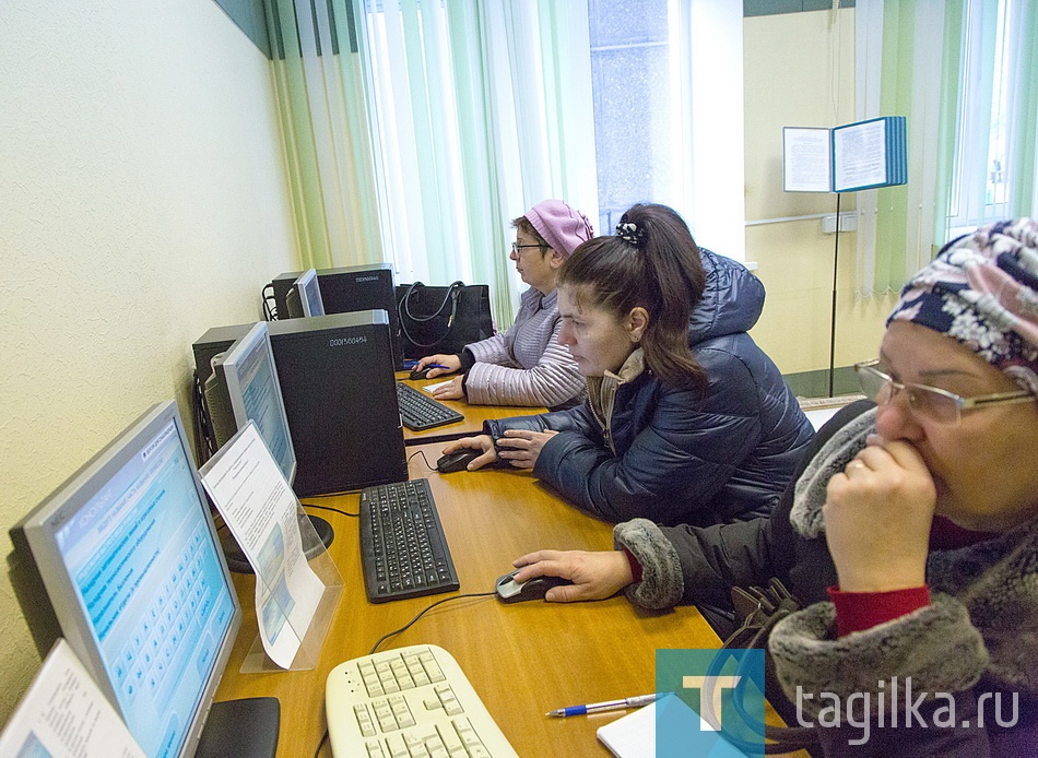 Я бы дворником пошел, пусть меня научат или все работы хороши,выбирай на вкус.
