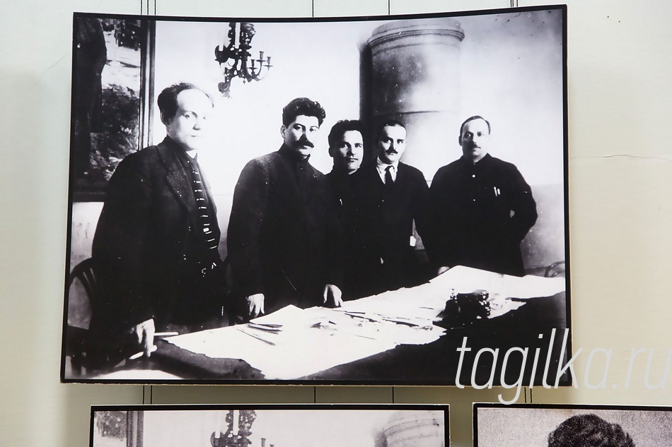 «Комиссар исчезает. Фальсификация фотографий и искусства в сталинскую эпоху».