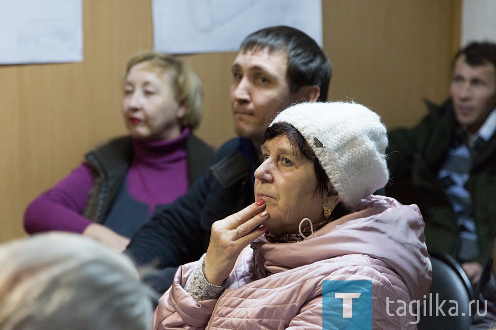 Владислав Пинаев принял участие в общественных обсуждениях проекта реконструкции двора в районе ВМЗ