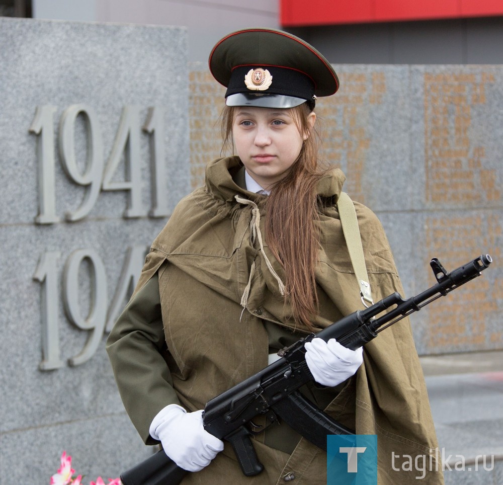 В день Великой Победы мы склоняем головы перед светлой памятью