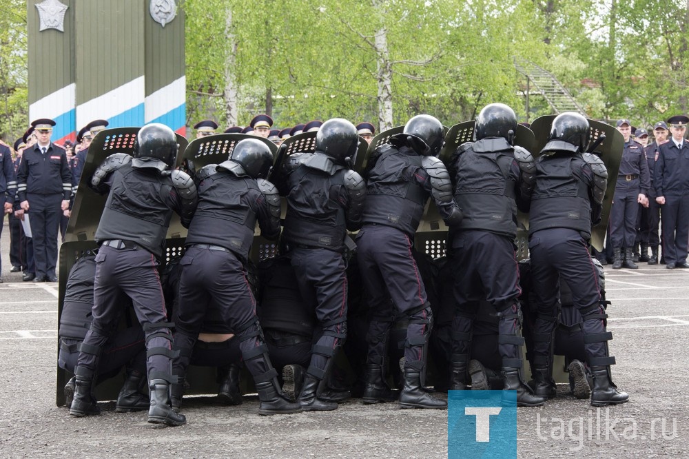 Молодые полицейские приняли присягу