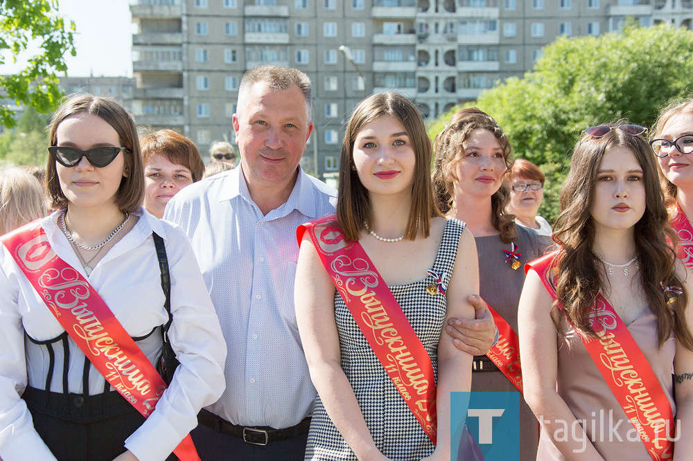 В школах Нижнего Тагила прозвенели последние звонки