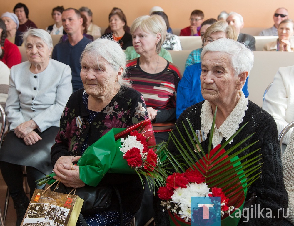 Торжественное вручение юбилейных медалей «75 Победе в Великой Отечественной войне 1941-1945 гг.»