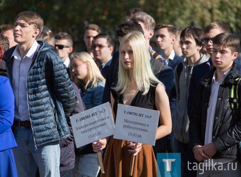 Торжественная линейка в честь начала учебного года в Нижнетагильском филиале УрФУ