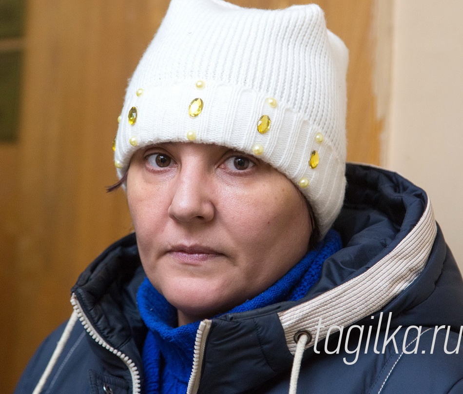 Оксана Гребенщикова.

- После смерти бабушки в
квартире по адресу: Жуковско-
го, 15, появились необъяснимо
большие суммы задолженности
за электричество: шесть, во-
семь, десять тысяч, - обрати-
лась в приемную Оксана Вик-
торовна Гребенщикова. - Род-
ственники часть долга гасят. Но,
пока пытаются доказать оши-
бочность выставленных сумм,
задолженность растет. Мы бес-
сильны, нам говорят, что все
расчеты сделаны правильно, и
продолжают насчитывать не-
верно. Кстати, в нашем доме
подобная неразбериха косну-
лась нескольких семей.