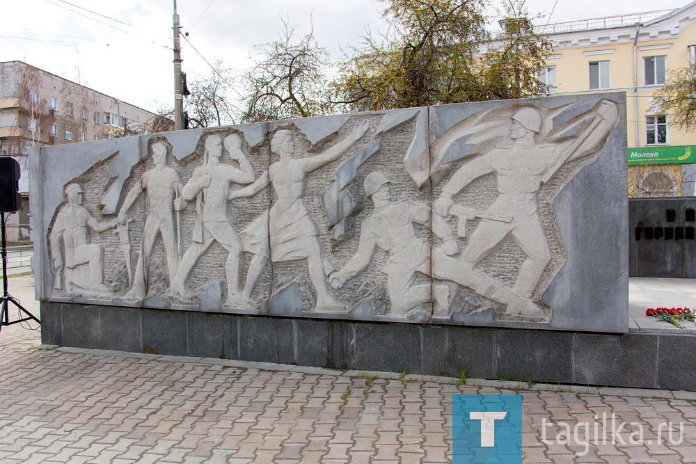 Митинг у памятника горнякам горы Высокой, погибшим в годы Великой Отечественной войны