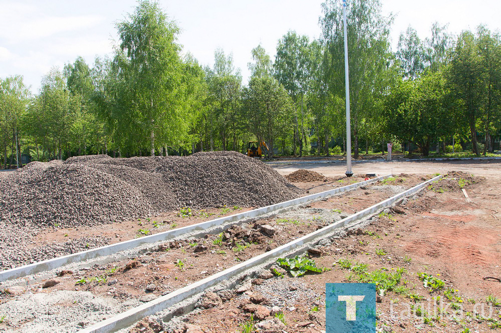 Глава города проконтролировал ход реконструкции сквера за ДК «Юбилейный»