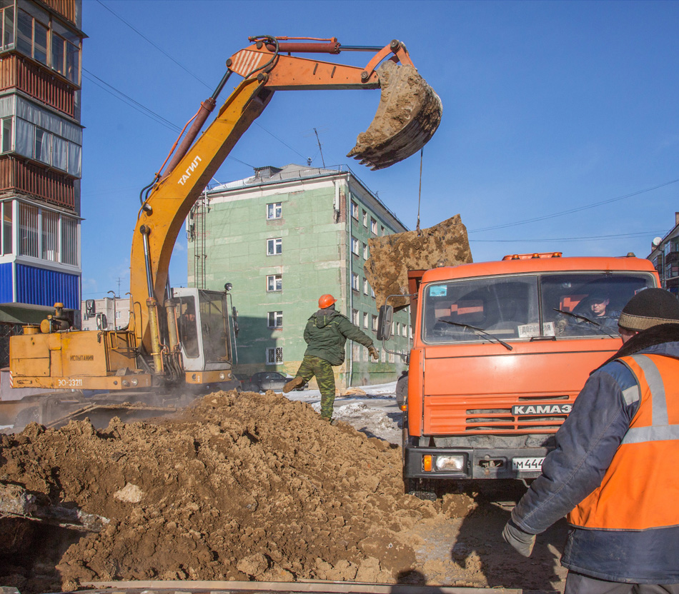 Авария на теплотрассе в районе улиц Орджоникидзе и Энтузиастов