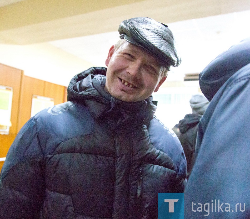 Я бы дворником пошел, пусть меня научат или все работы хороши,выбирай на вкус.