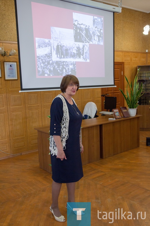 Городской архив. Выставка посвященная 100летию Великой Октябрьской Революции 1917 года