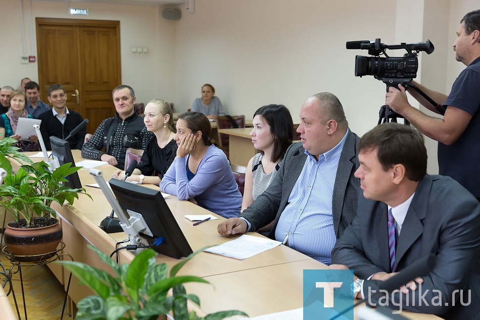 Молодым семьям вручили сертификаты на приобретение (строительство) жилья.