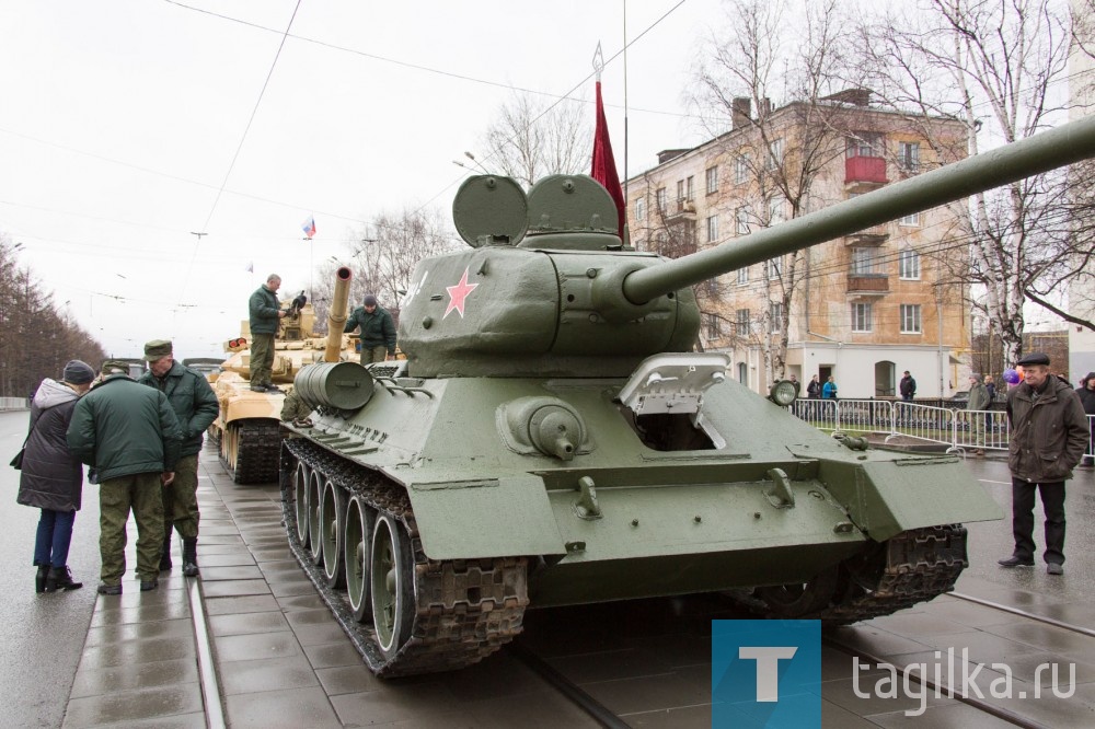 Боевую мощь и военную технику увидели участники парада Победы