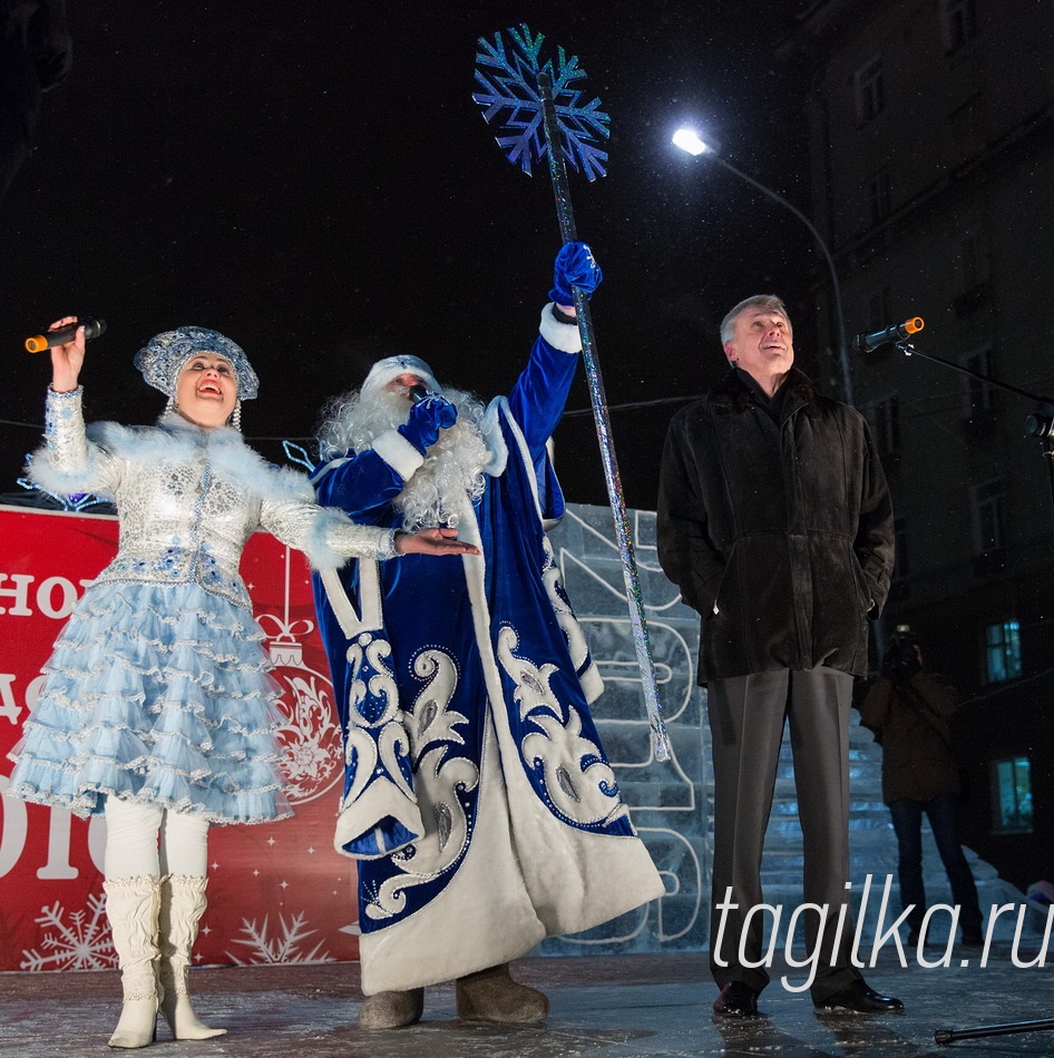 Засияла огнями главная ёлка на Театральной площади.