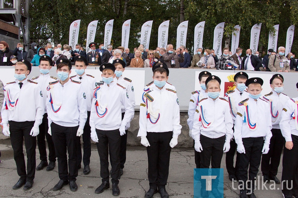 Шествием военной техники отметили тагильчане 100-летие отечественного танкпрома и 75-годовщину Победы в Великой Отечественной войне