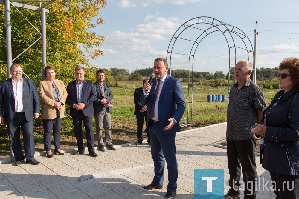 В ТОС «Пограничный» появился новый «Вишневый сад»

Временно исполняющий полномочия главы города, первый заместитель главы администрации города Владислав Пинаев принял участие в посадке деревьев и кустарников в новом саду на территории ТОС «Пограничный».