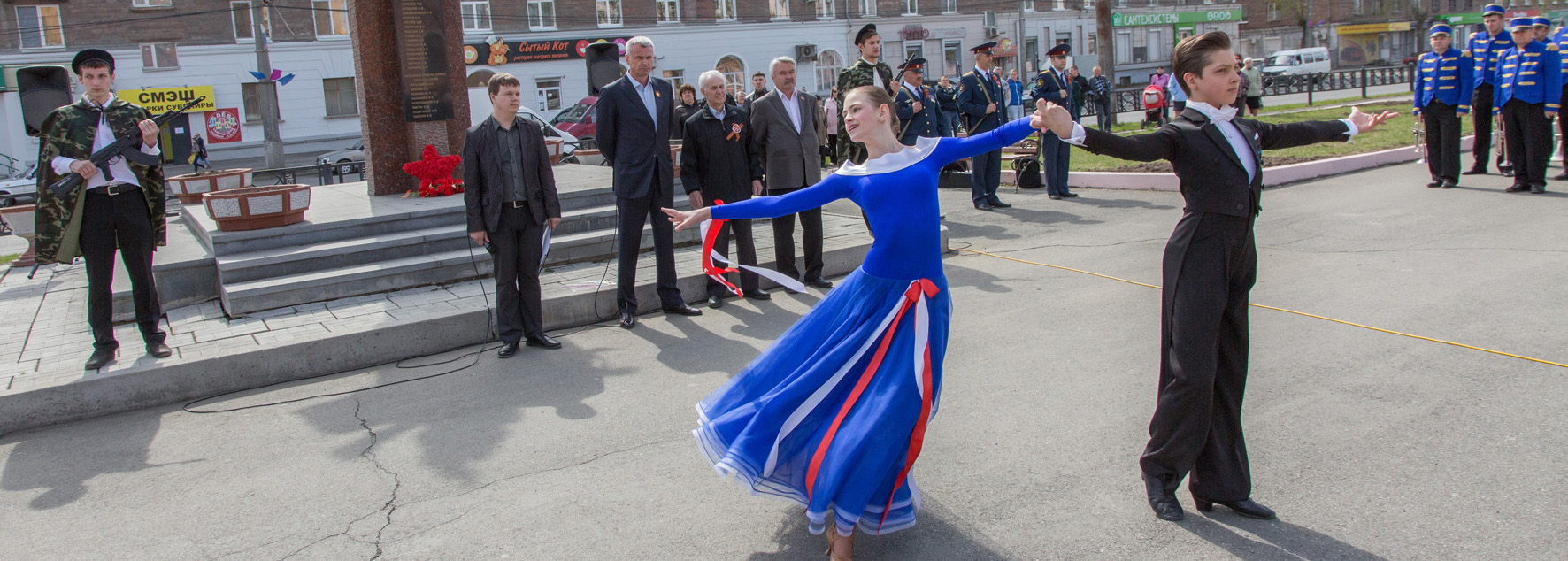 Митинг у памятника тагильчанам -Героям Советского Союза