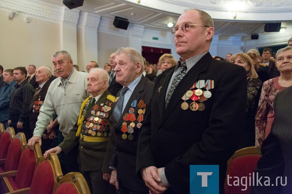 
Память павших на войне почтили минутой молчания.