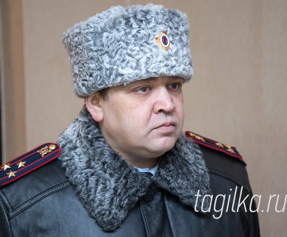 Опорный пункт полиции открылся на улице Лебяжинская, 19.

Садрисланов Ильдар Шамидович

Начальник отдела полиции № 16, в чьем ведении находится опорный пункт, отметил важность данного события: «В этом районе проживает около 10 тысяч человек, и, открыв здесь опорный пункт, мы сняли большую проблему по обеспечению участкового контроля за данной территорией». Необходимо напомнить, что ранее лебяжинцам, для того чтобы встретиться с участковым, приходилось ехать на улицу Островского, где расположено ММУ МВД России «Нижнетагильское» или в опорный пункт Кирпичного поселка.