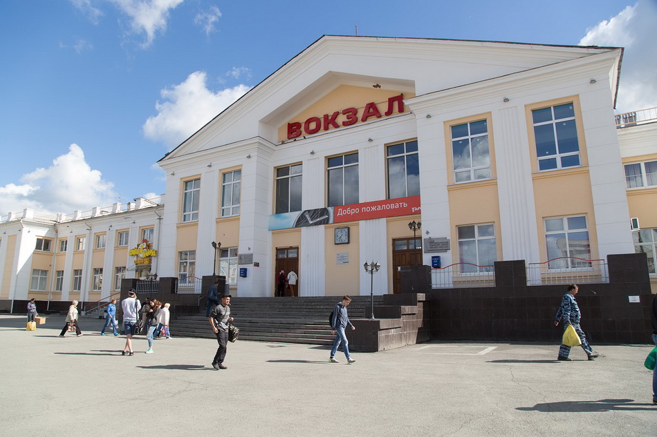 На Свердловской железной дороге проводится дезинфекция вокзалов, вагонов поездов дальнего и пригородного сообщения