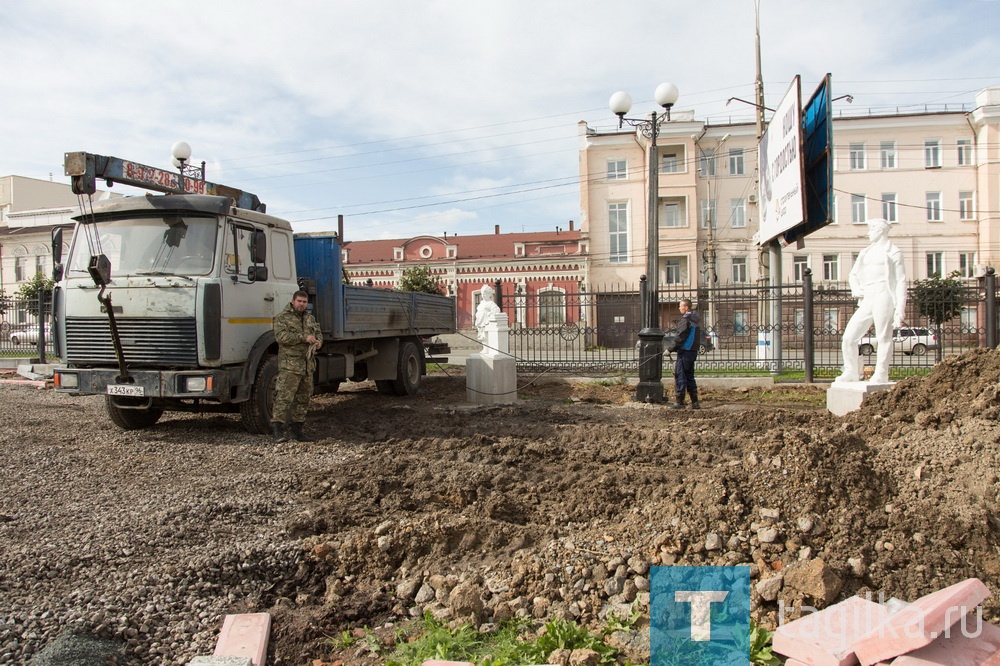 Сквер парковой скульптуры советского периода