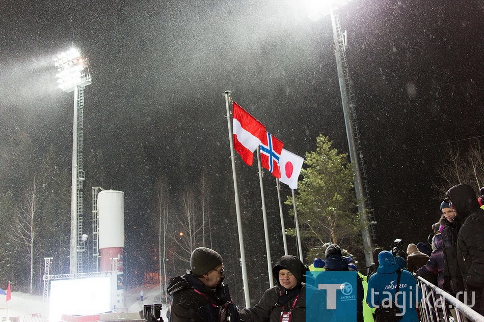 Первое место - 46 Lundby, Maren nor 91.5 108.4 95.5 121.2 229.6 
Второе место -  53 Iraschko-Stolz, Daniela aut 96.0 115.3 92.0 108.8 224.1 
Третье место - 56 Takanashi, Sara jpn 102.0 119.2 86.0 99.1 218.3