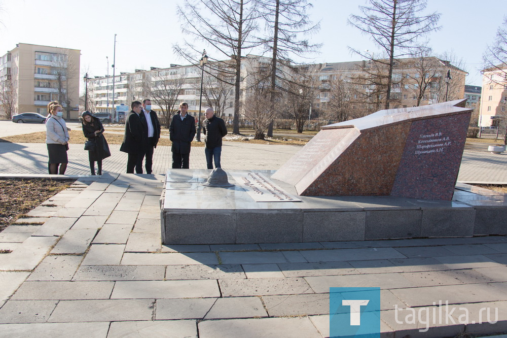 Владислав Пинаев проконтролировал качество содержания общественных территорий Дзержинского района в весенний период