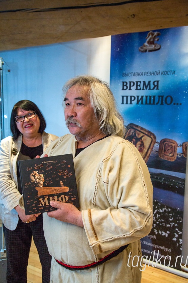 Выставка. Резьба по кости.