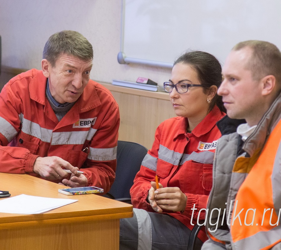 В число участников вошли
75 человек с шести предприя-
тий компании – представители
11 профессий. Им предстояло
выполнить задания теорети-
ческой части, включавшей во-
просы из разных областей зна-
ний, а затем перейти ко второ-
му этапу, практическому, про-
ходившему непосредственно
в цехах. 