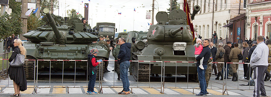 Все готово к началу прохождения военной техники по главной улице города