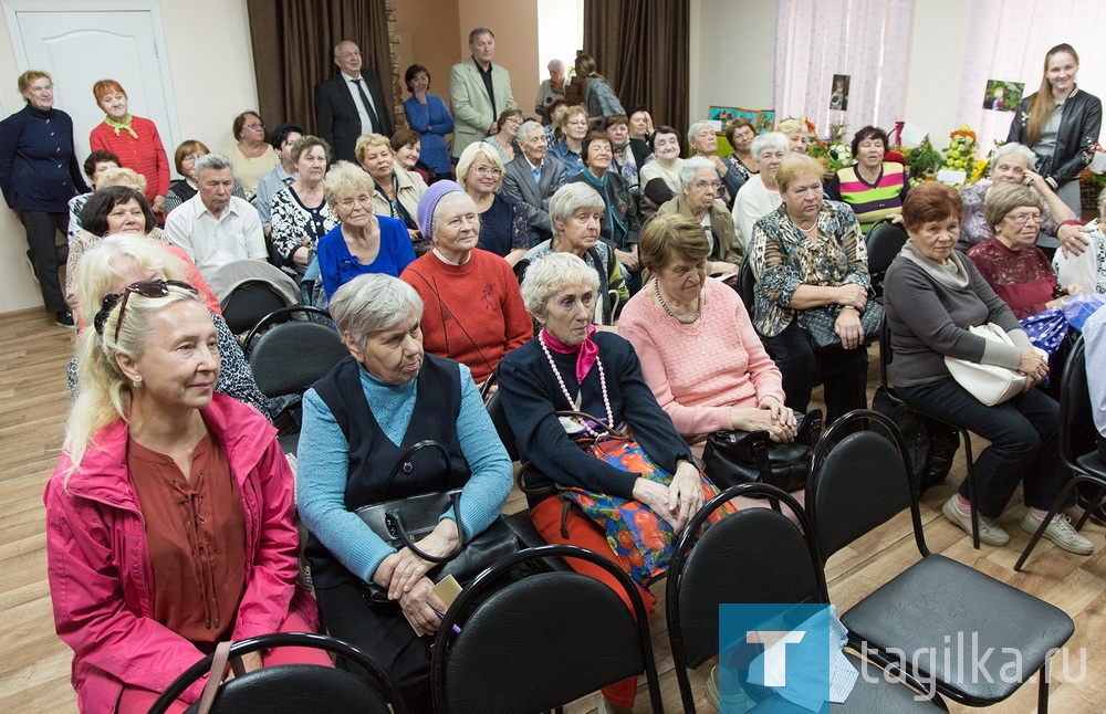 Фруктово-ягодная россыпь в Центре ветеранов. В цветах – душа, и жизнь, и вдохновение!