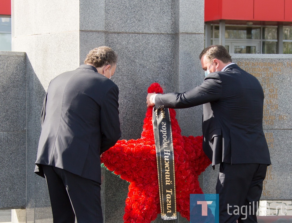 Глава Нижнего Тагила Владислав Пинаев возложил венки к памятникам горожанам, воевавшим в годы Великой Отечественной войны