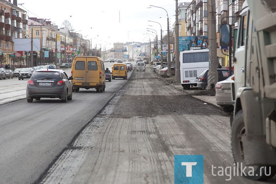 Приступили к ремонту дорог. 11.04.2017.