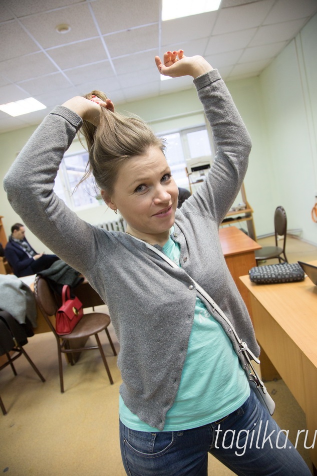 Молодежный форум.

По окончании репортажа есть минутка привести себя в порядок.

Во второй день участников
ждали практические задания на
станках. По итогам работы сту-
денты, показавшие себя лучше
других, получили возможность
пройти стажировку на предпри-
ятиях Нижнего Тагила и Сверд-
ловской области.

Анастасия ВАСИЛЬЕВА.
Фото Николая Антонова.
