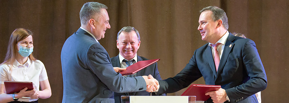 Подписано трехсторонее соглашение между мэрией, городскими и областными профсоюзами