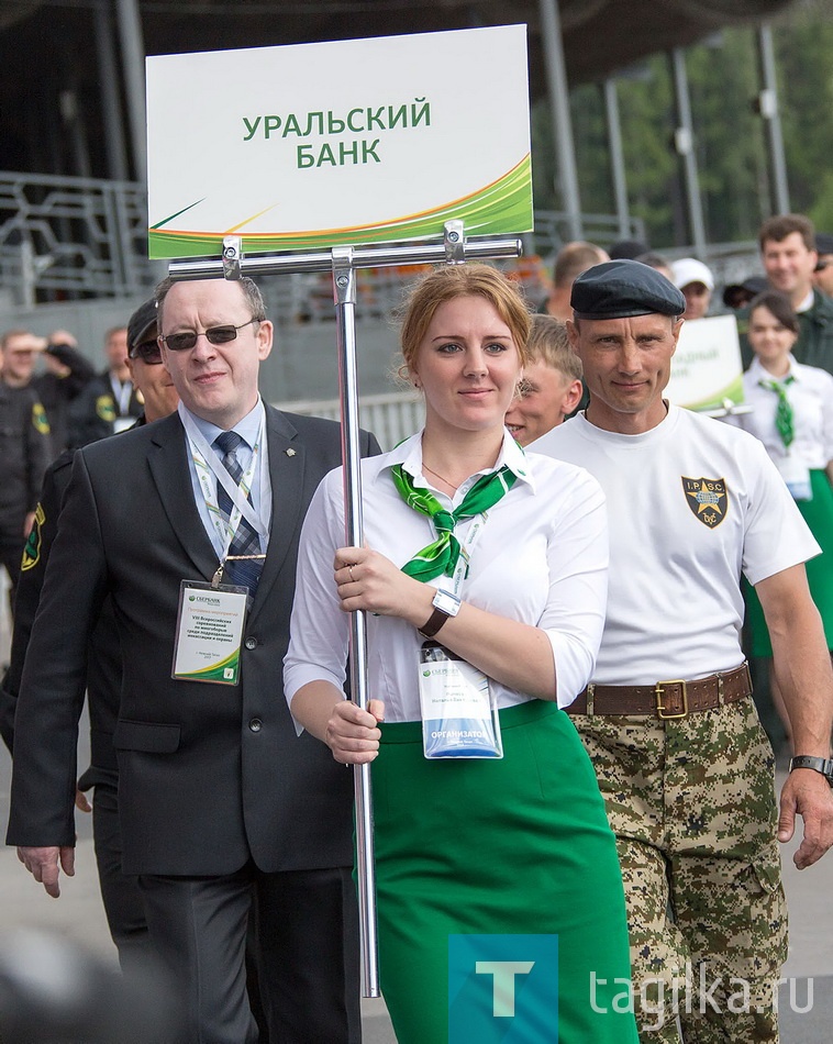 Соревнуются лучшие инкассаторы Сбербанка


  В программе многоборья – рукопашный бой, медицинская подготовка, вождение спецавтомобиля, нормативы ОФП, командная эстафета и стрельбы.