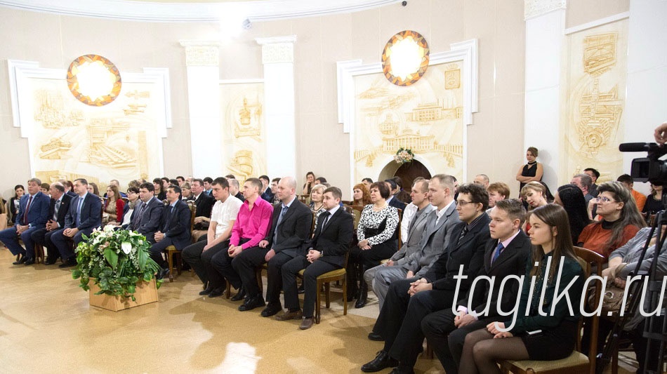 «Мы как одна семья!»

Церемония награждения прошла в президентском зале ДК НТМК.