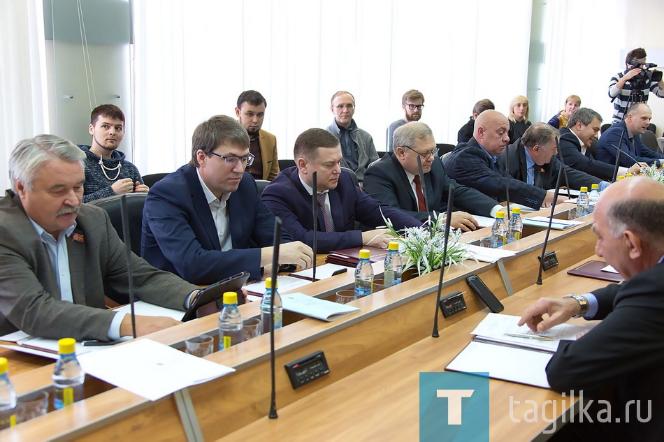 Депутаты не хотели, чтобы Владимир Радаев ушел из гордумы.