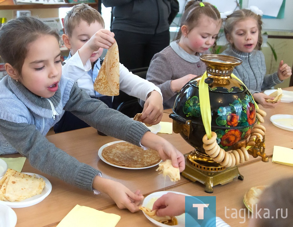 В библиотеке прошли масленичные хороводы для детей