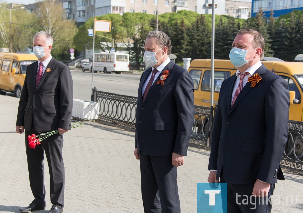 Глава Нижнего Тагила Владислав Пинаев возложил венки к памятникам горожанам, воевавшим в годы Великой Отечественной войны