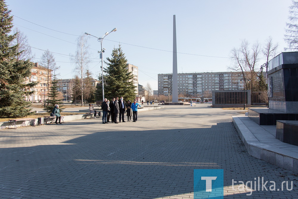 Владислав Пинаев проконтролировал качество содержания общественных территорий Дзержинского района в весенний период