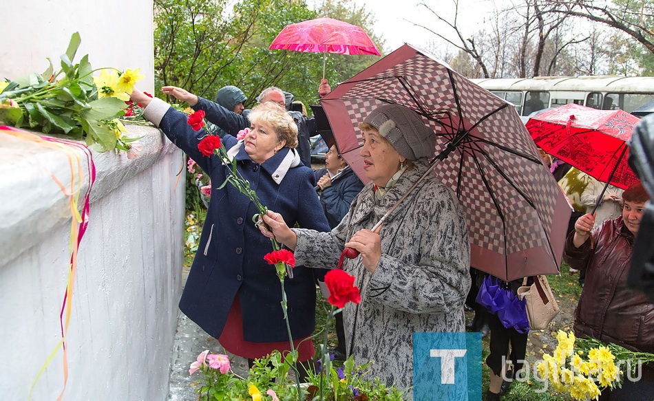Открытие мемориальной доски учителю Гейцану Борису Давидовичу.